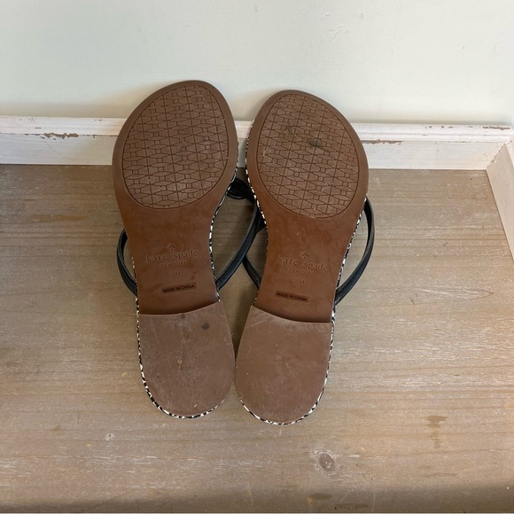 Kate Spade Geometric Bow Sandals 10M Black White Tile Print Flat Vacation - Picture 6 of 9